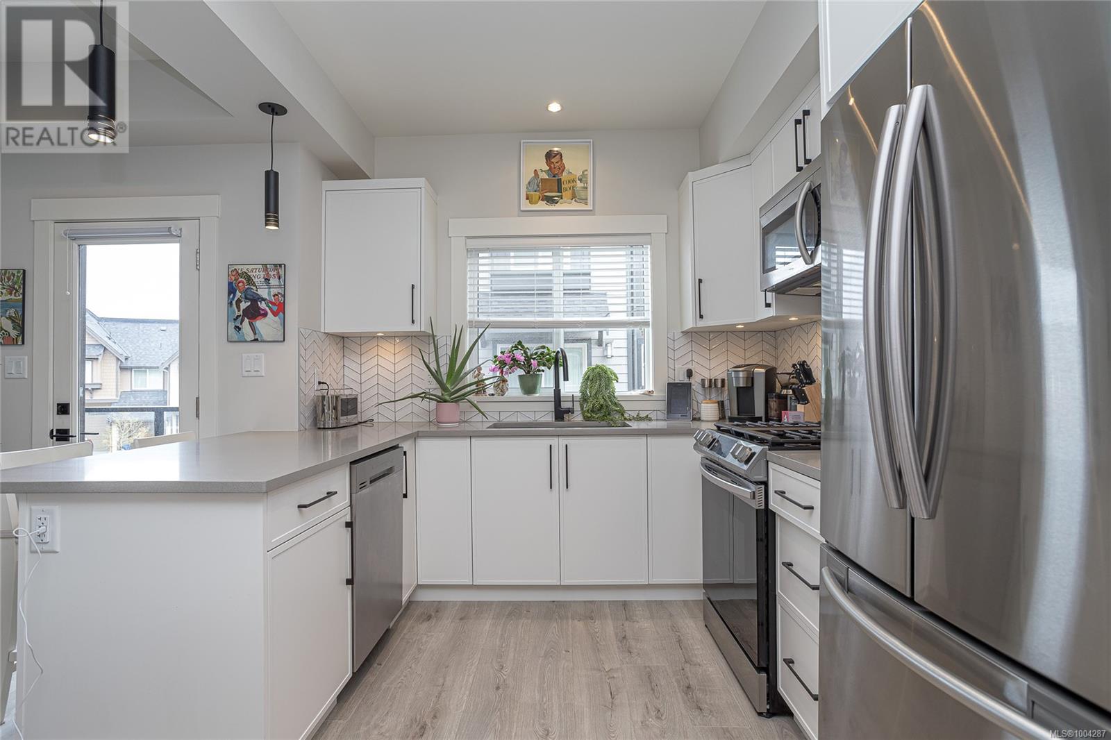  1212 Moonstone Loop, Langford