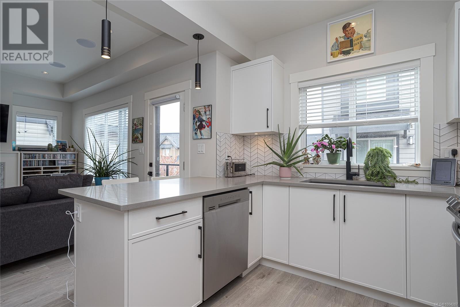  1212 Moonstone Loop, Langford