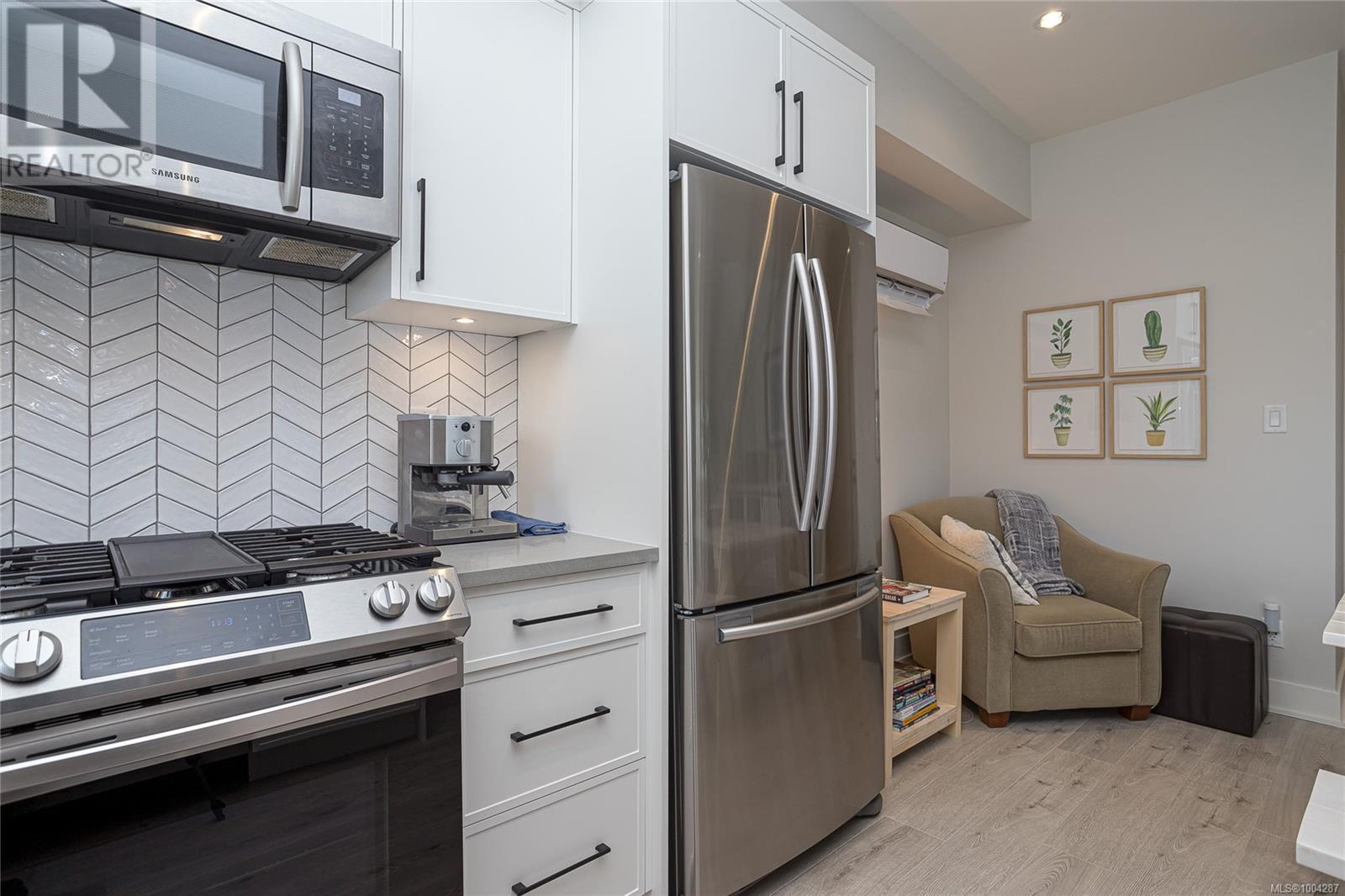  1212 Moonstone Loop, Langford