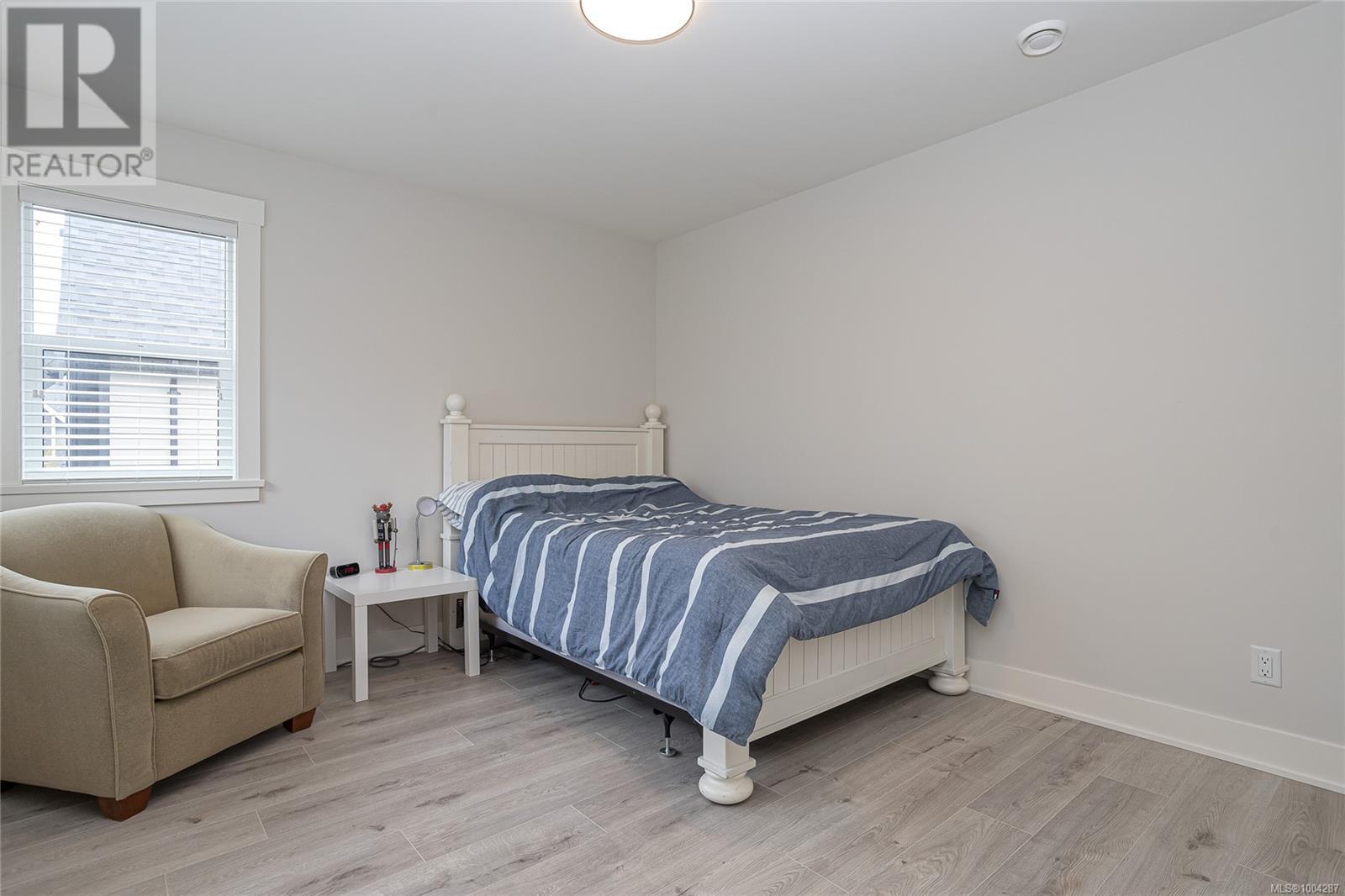  1212 Moonstone Loop, Langford