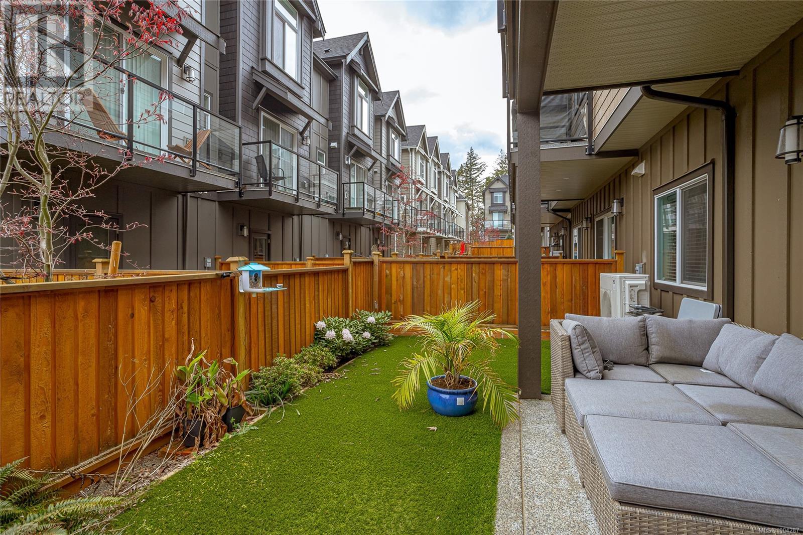  1212 Moonstone Loop, Langford