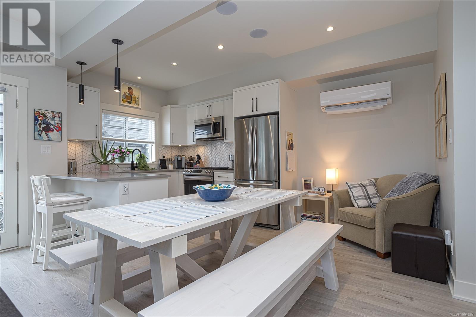 1212 Moonstone Loop, Langford