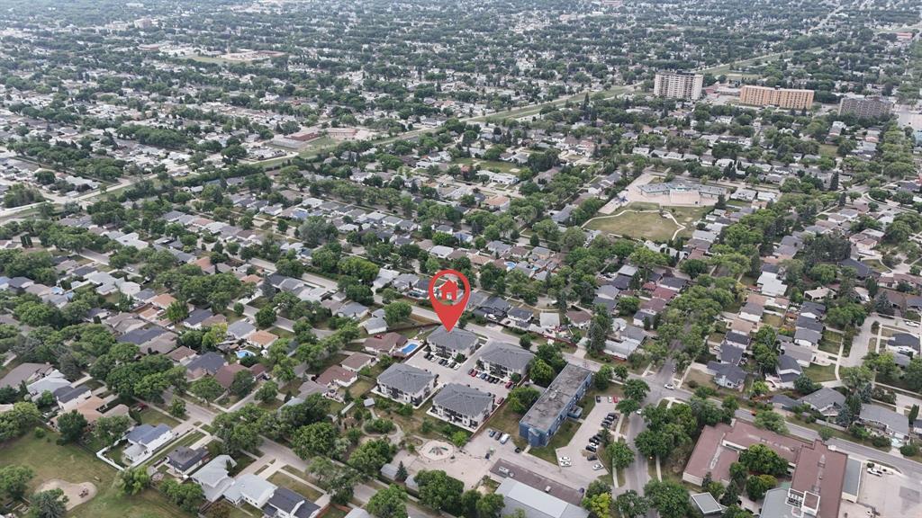 Photo 2 of 3 655 Kingsbury Avenue, Winnipeg MB