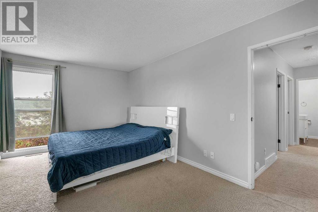 Single Family House for Sale in    Street NW Thorncliffe Calgary 