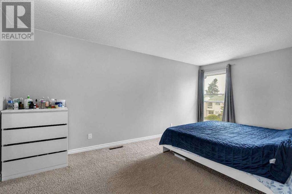 Single Family House for Sale in    Street NW Thorncliffe Calgary 