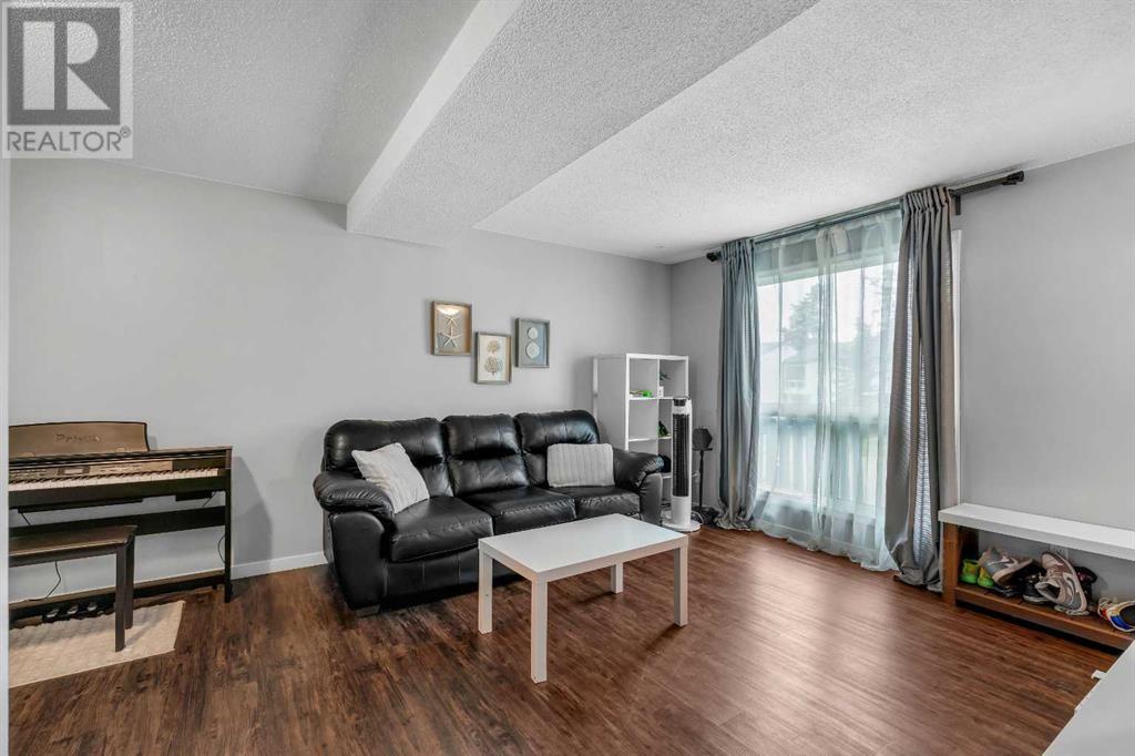 Single Family House for Sale in    Street NW Thorncliffe Calgary 