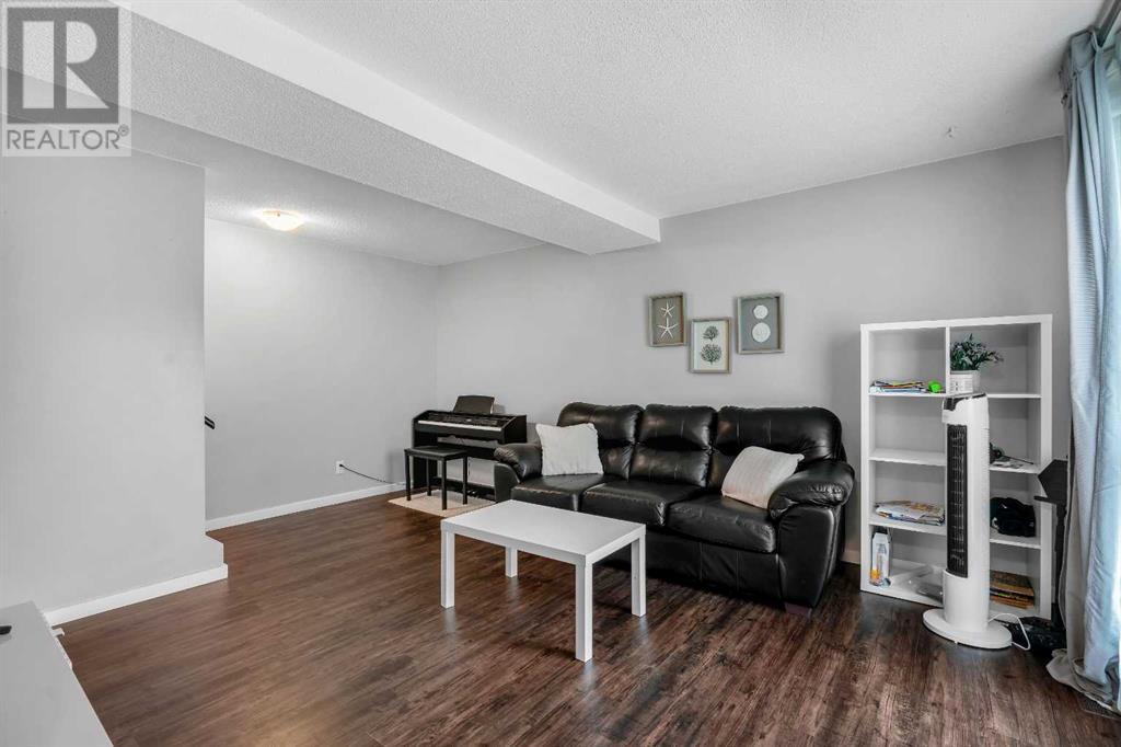 Single Family House for Sale in    Street NW Thorncliffe Calgary 