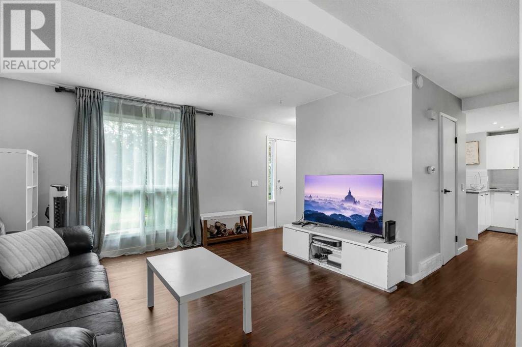 Single Family House for Sale in    Street NW Thorncliffe Calgary 