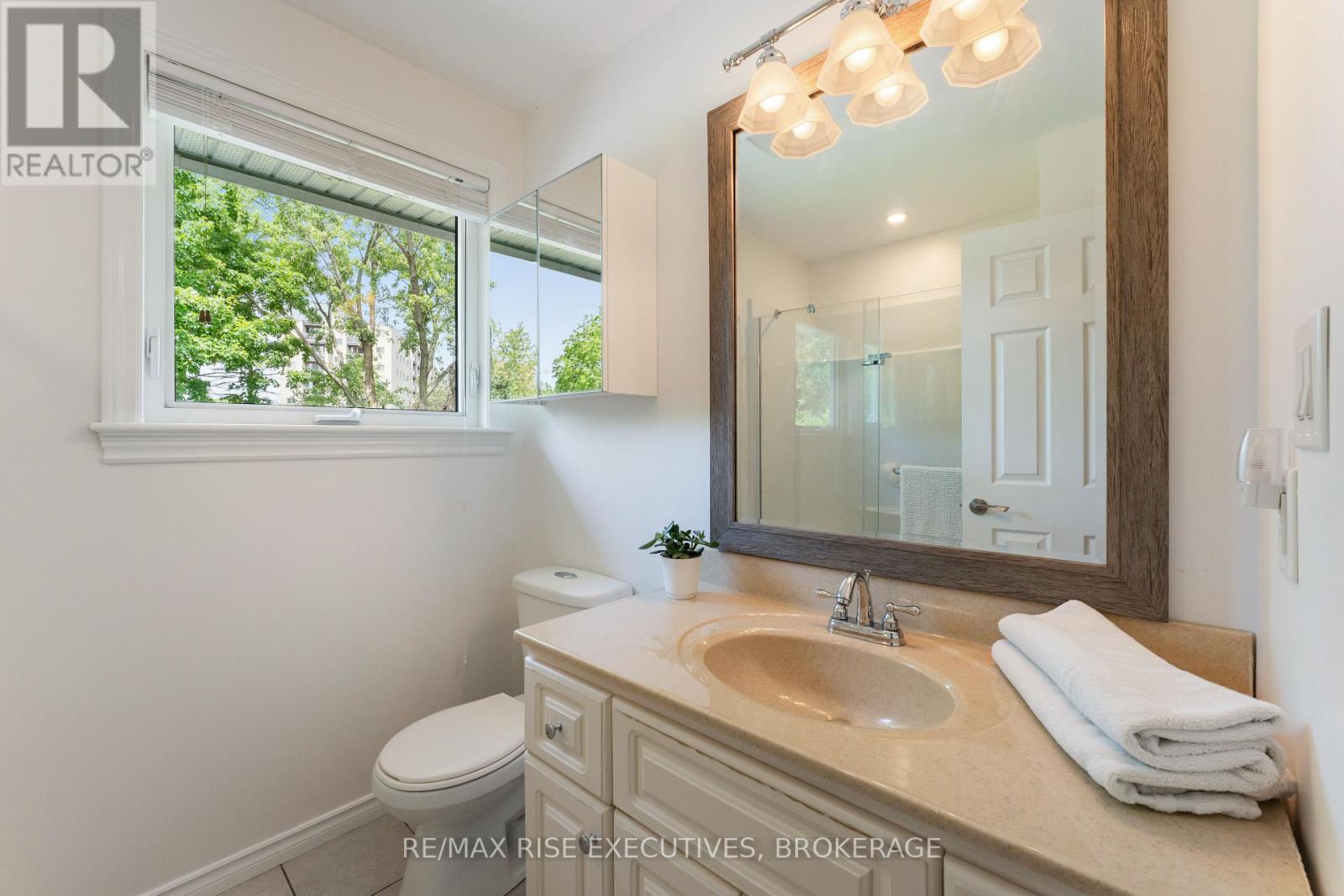 Photo 19 of 115 Fairway Hill Crescent, Kingston ON