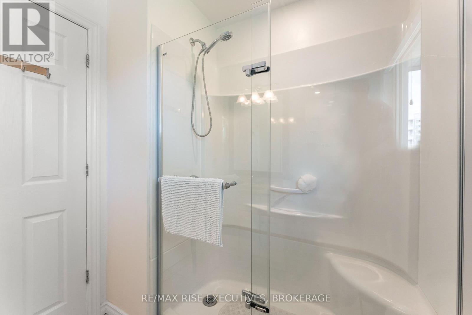 Photo 20 of 115 Fairway Hill Crescent, Kingston ON