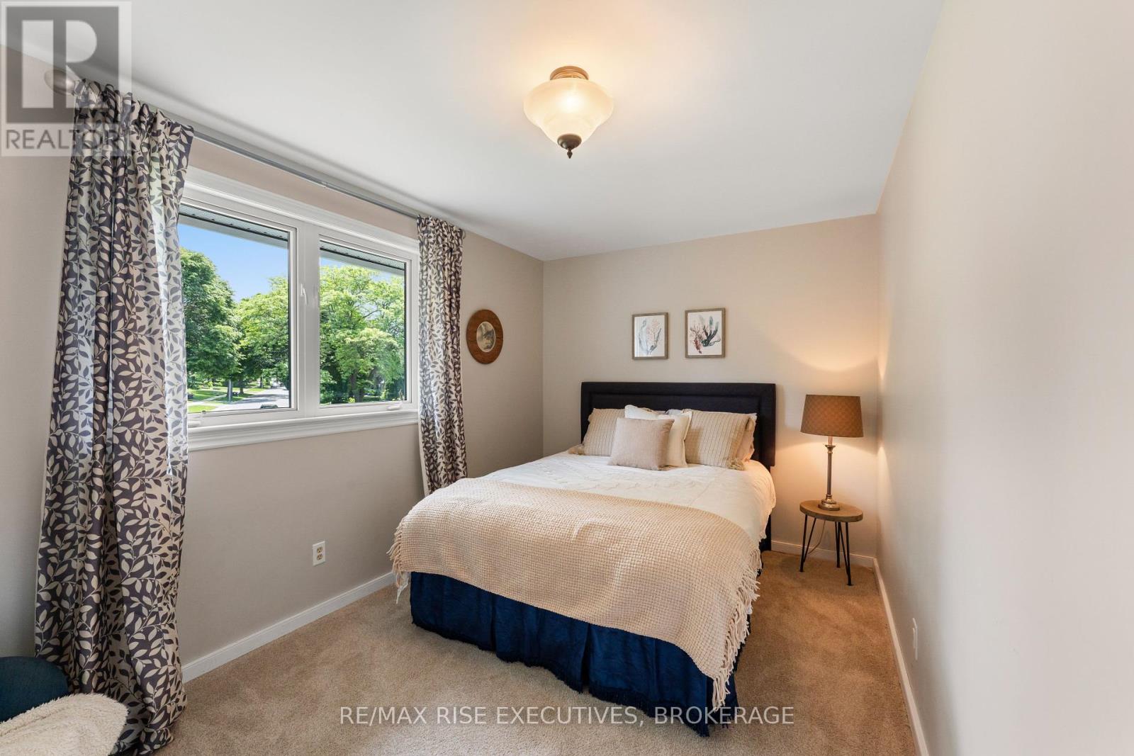 Photo 24 of 115 Fairway Hill Crescent, Kingston ON