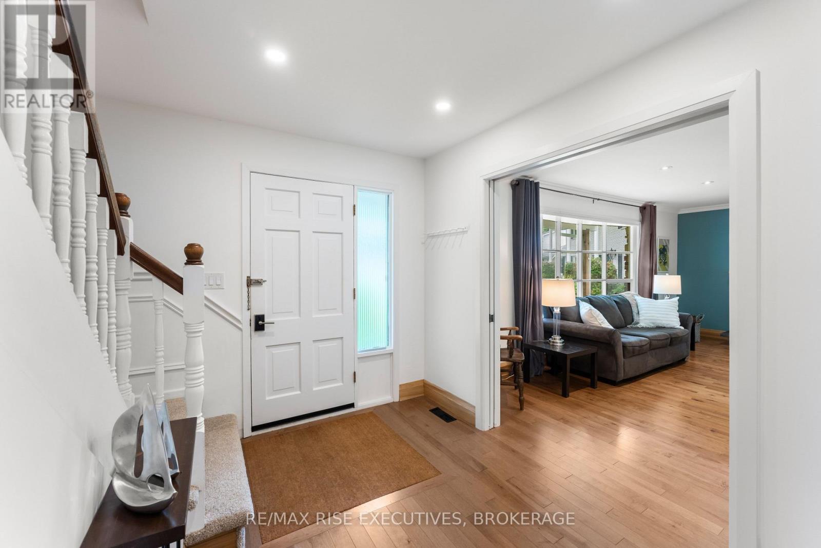 Photo 4 of 115 Fairway Hill Crescent, Kingston ON