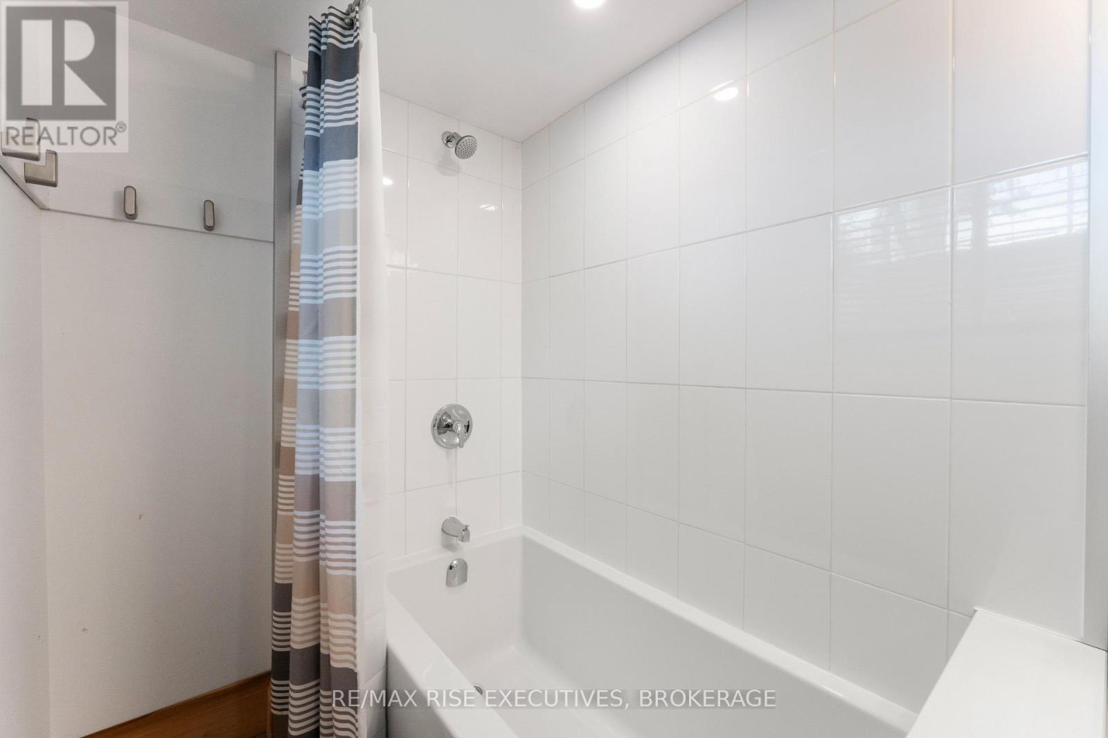 Photo 40 of 115 Fairway Hill Crescent, Kingston ON