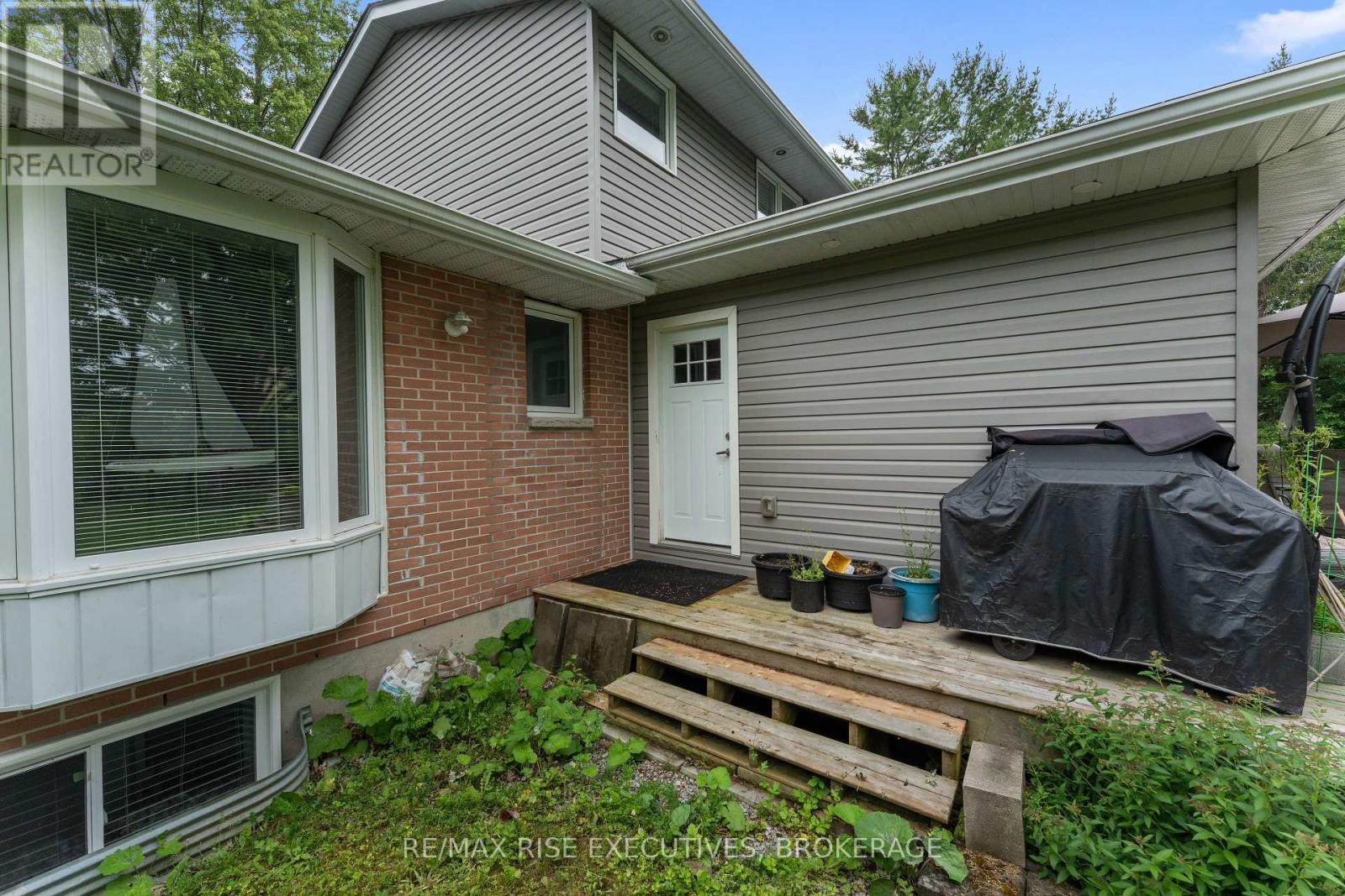 Photo 46 of 115 Fairway Hill Crescent, Kingston ON