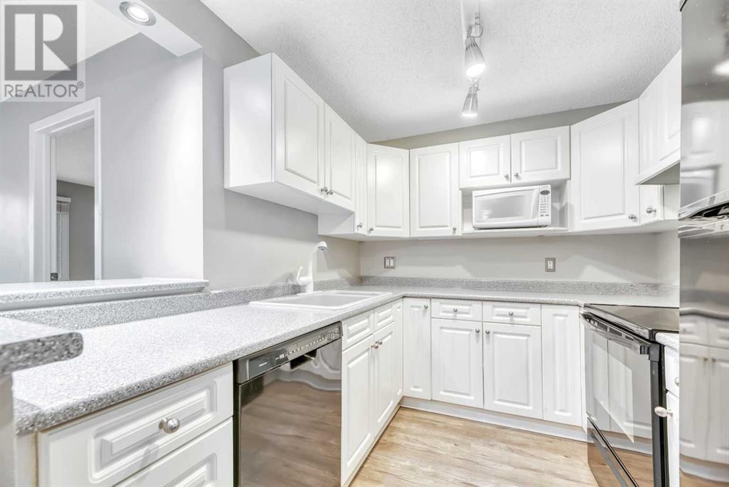 Single Family House for Sale in    Avenue SW Cliff Bungalow Calgary 
