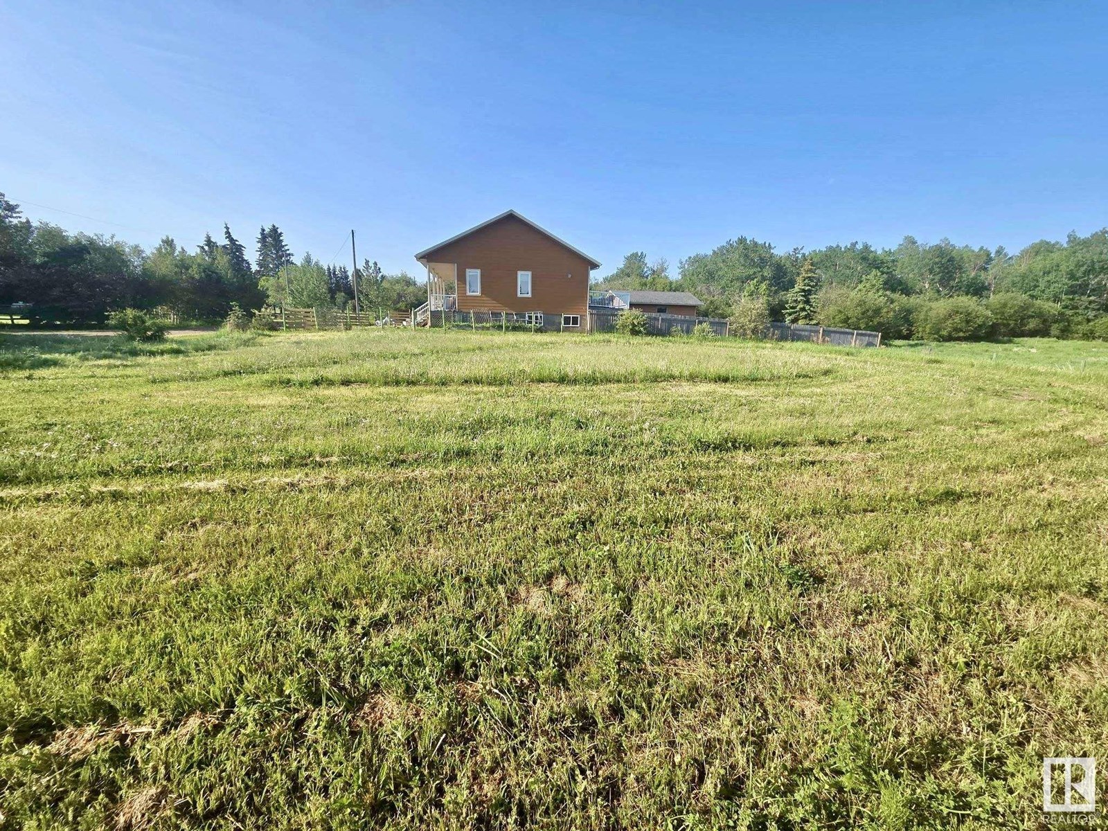 Photo 2 of 433 Swedberg St, Rural Wetaskiwin County AB
