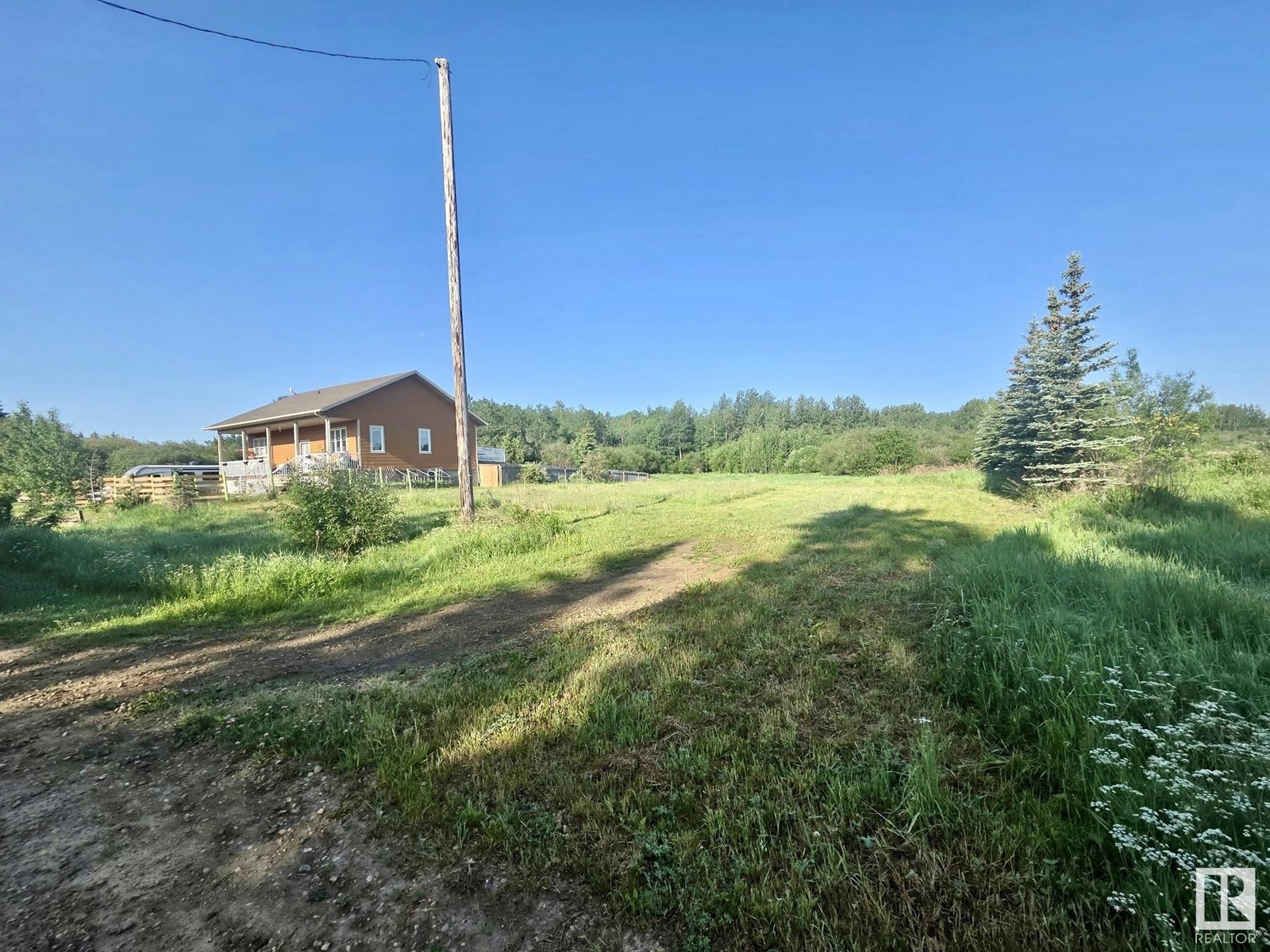 Photo 4 of 433 Swedberg St, Rural Wetaskiwin County AB