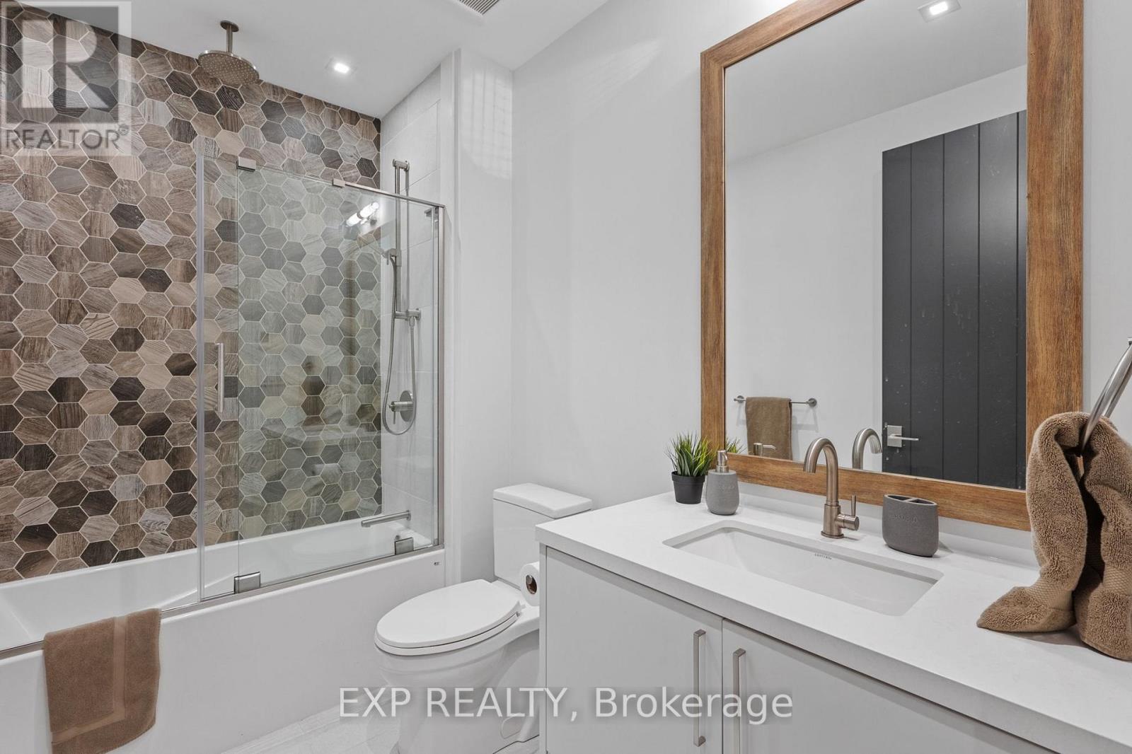 Photo 23 of 124 Claren Crescent, Huntsville ON