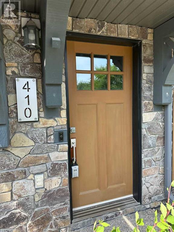 Single Family House for Sale in  Ascot Circle SW Aspen Woods Calgary 