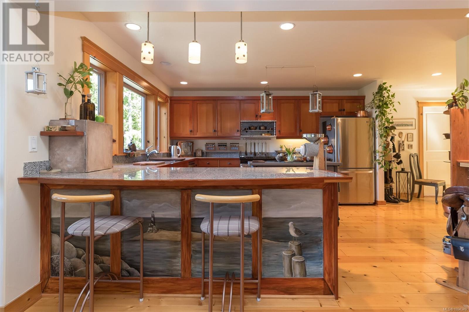 Photo 5 of 1860 Ashling Rd, Qualicum Beach BC