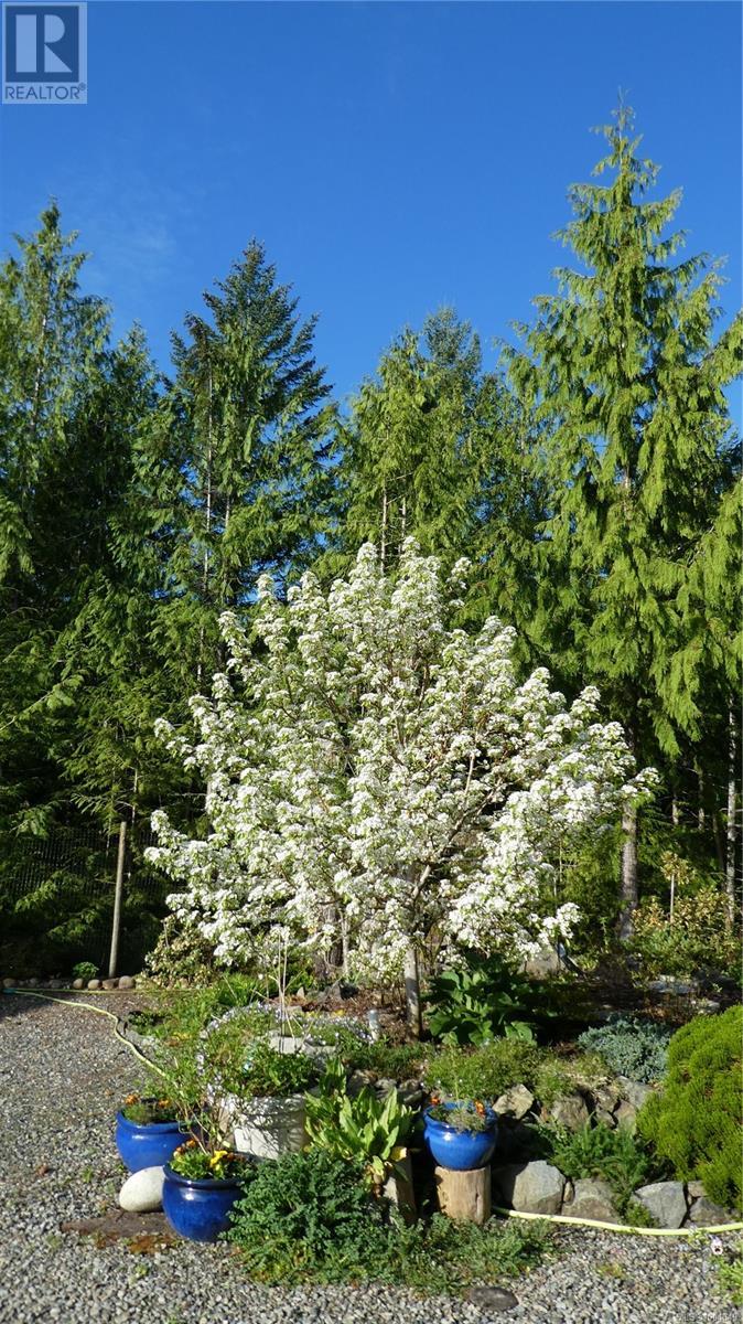 Photo 15 of 1860 Ashling Rd, Qualicum Beach BC