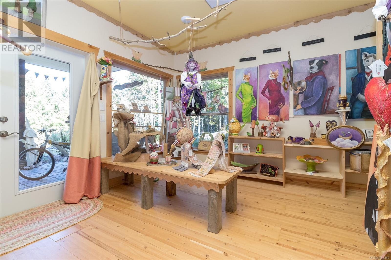 Photo 33 of 1860 Ashling Rd, Qualicum Beach BC