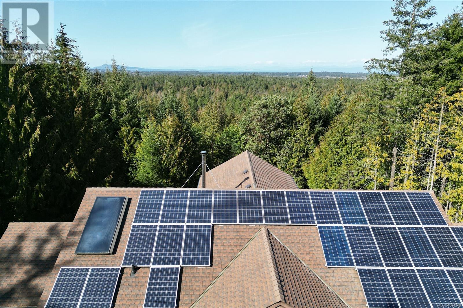 Photo 12 of 1860 Ashling Rd, Qualicum Beach BC