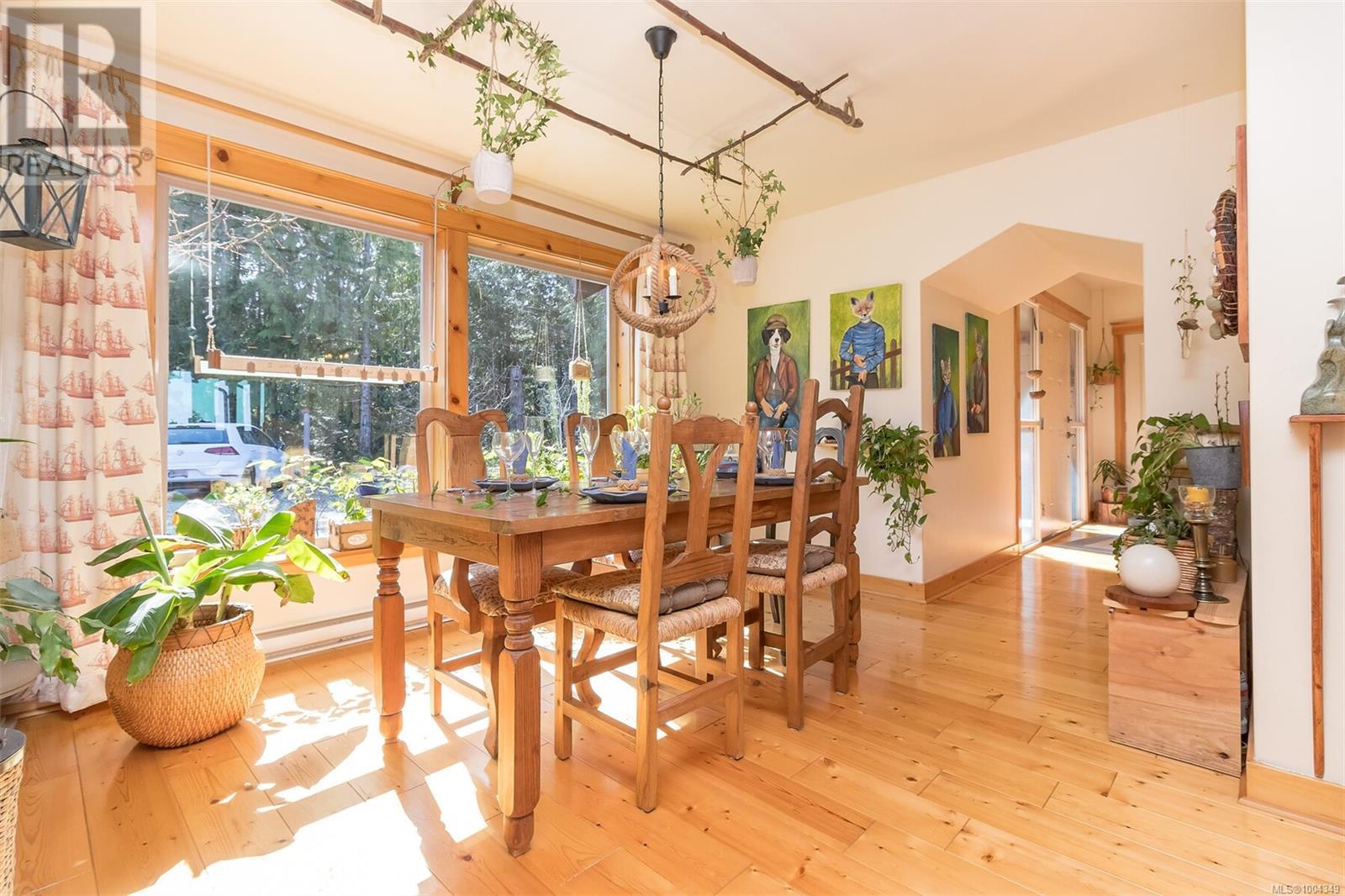 Photo 7 of 1860 Ashling Rd, Qualicum Beach BC