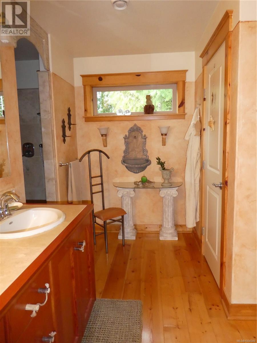 Photo 48 of 1860 Ashling Rd, Qualicum Beach BC