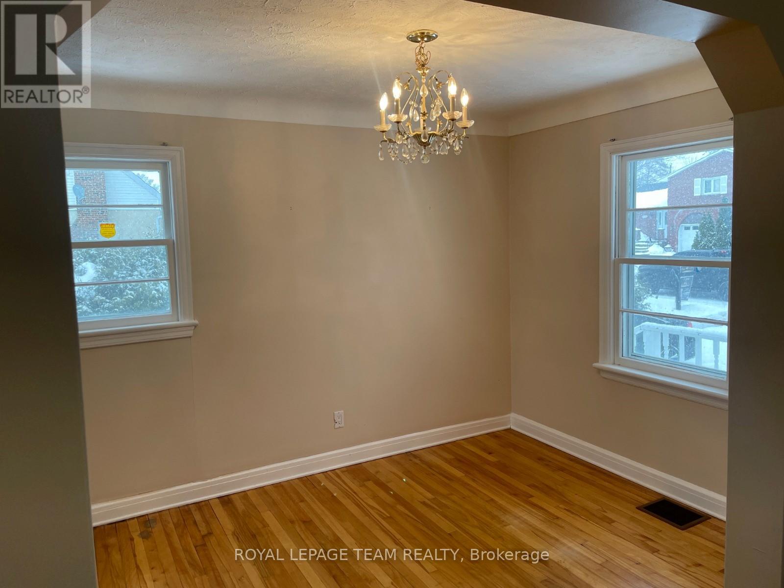 Photo 26 of 113 Rita Avenue, Ottawa ON