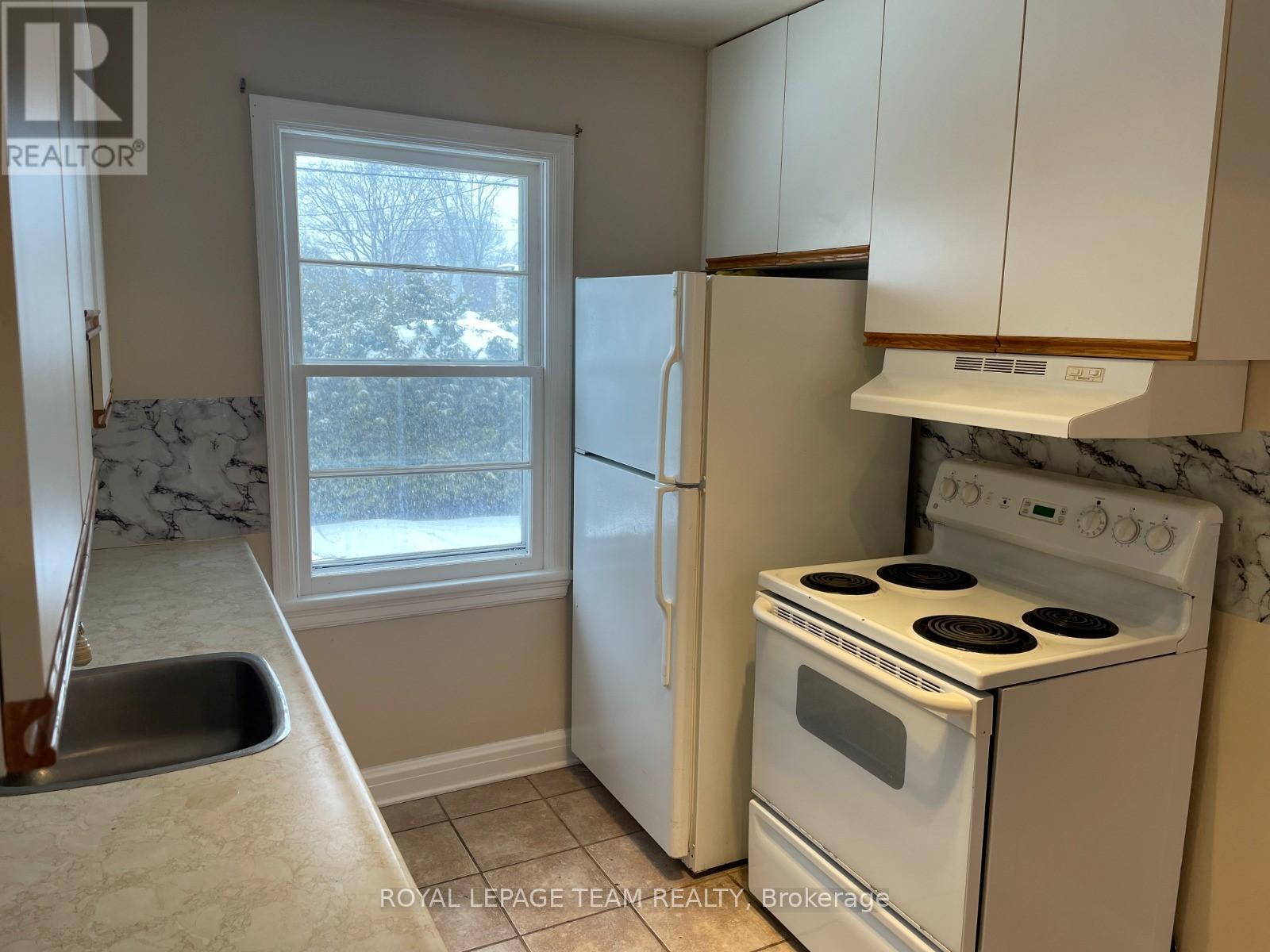 Photo 8 of 113 Rita Avenue, Ottawa ON