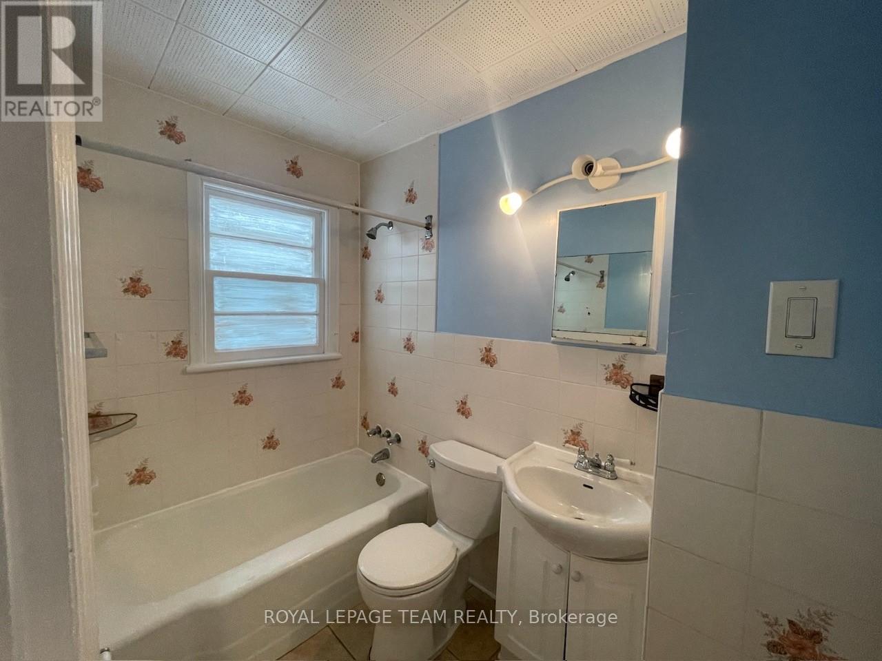 Photo 5 of 113 Rita Avenue, Ottawa ON