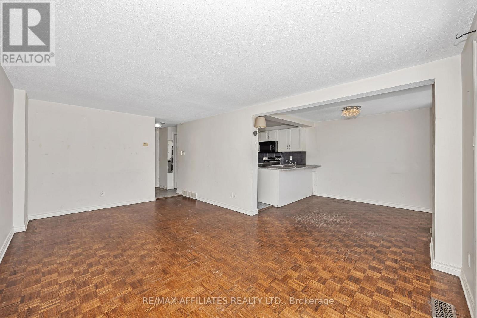 Photo 17 of 67 392 Garden Glen Private, Ottawa ON