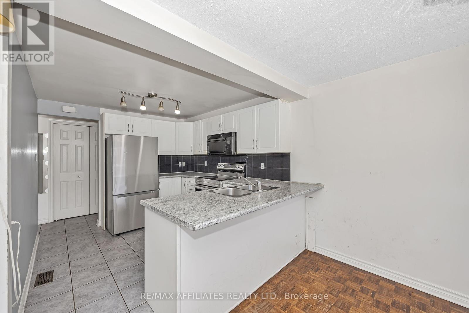 Photo 16 of 67 392 Garden Glen Private, Ottawa ON
