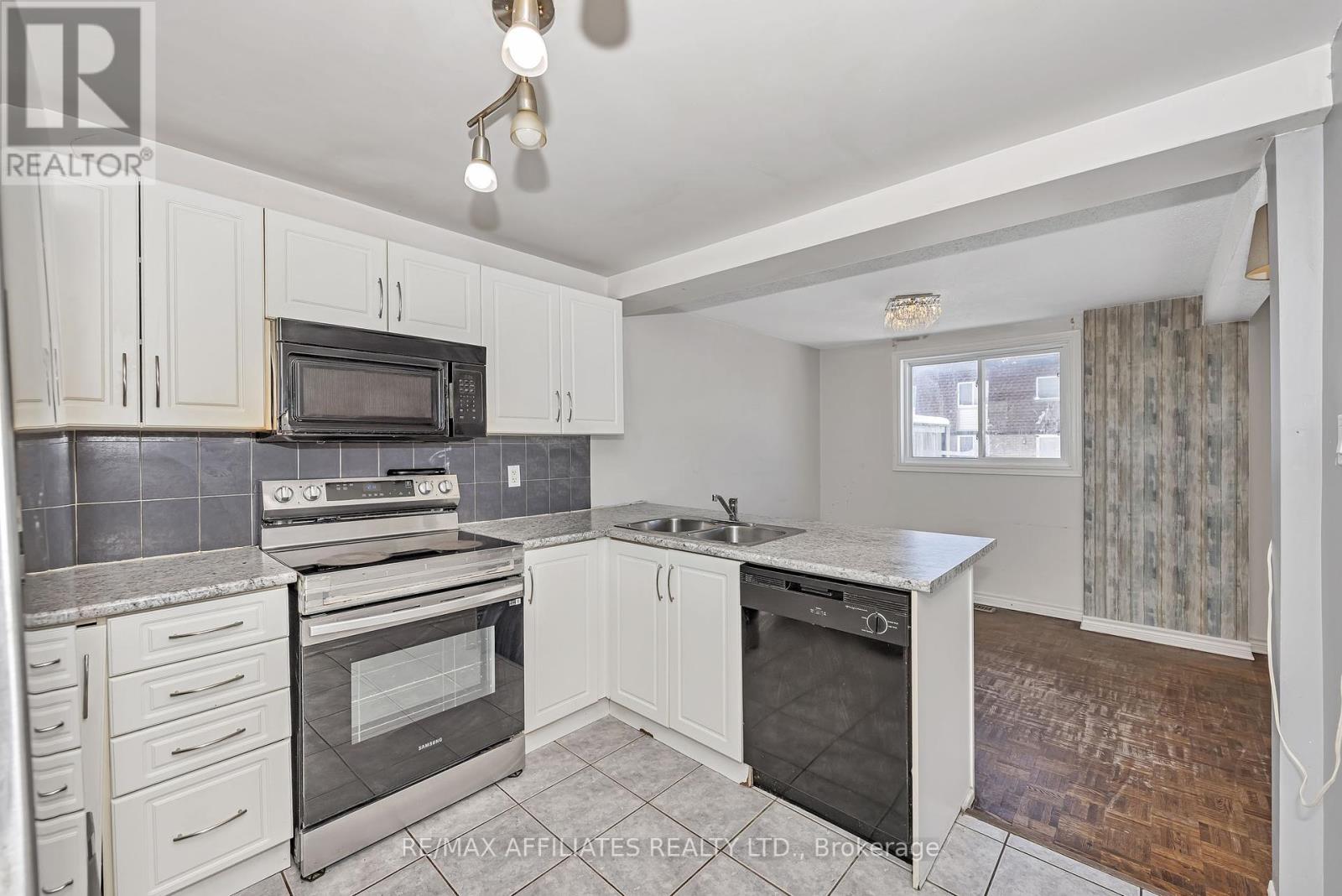 Photo 1 of 67 392 Garden Glen Private, Ottawa ON