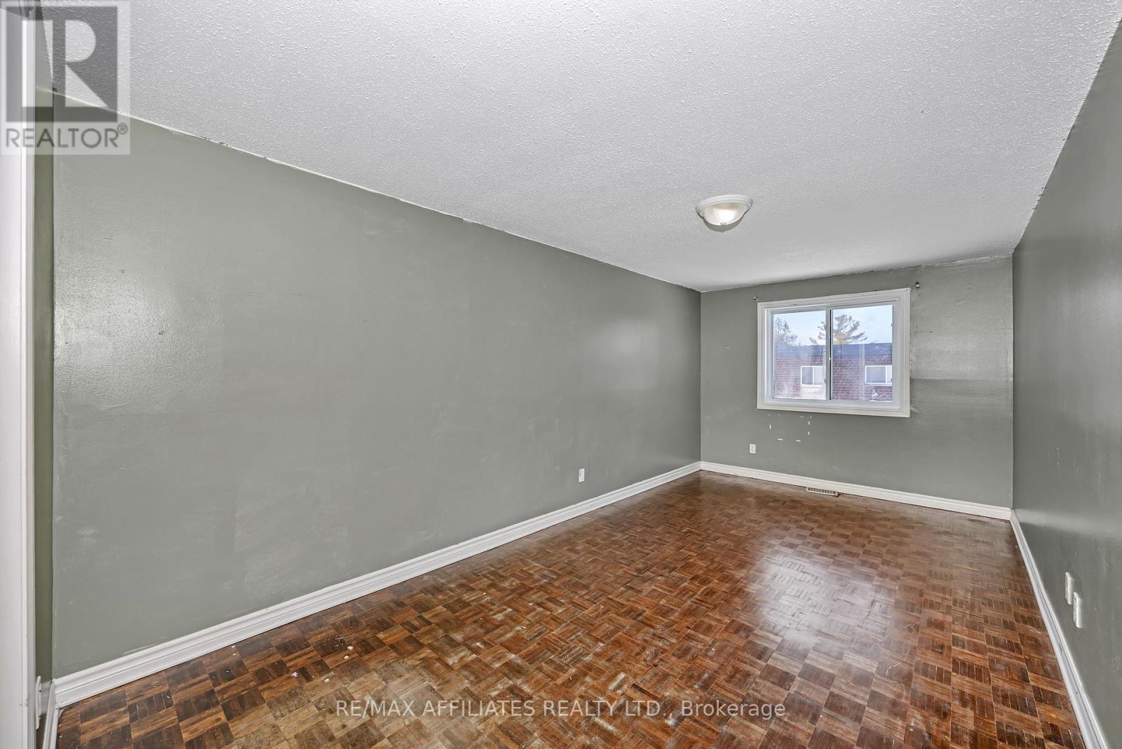 Photo 40 of 67 392 Garden Glen Private, Ottawa ON