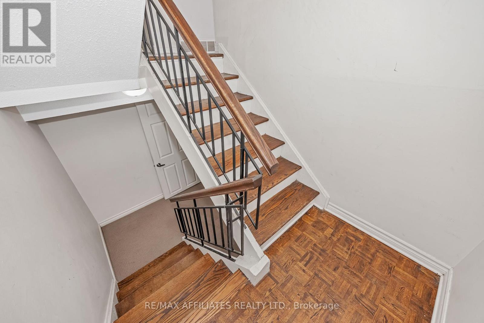 Photo 36 of 67 392 Garden Glen Private, Ottawa ON