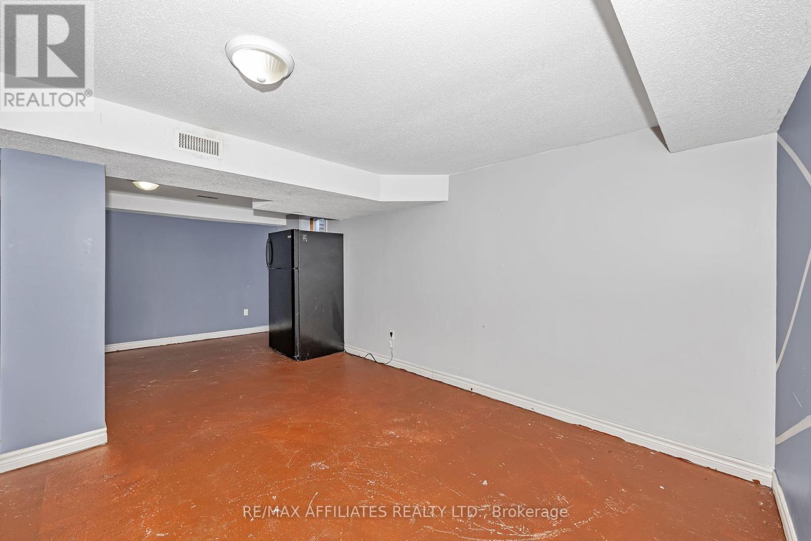 Photo 33 of 67 392 Garden Glen Private, Ottawa ON