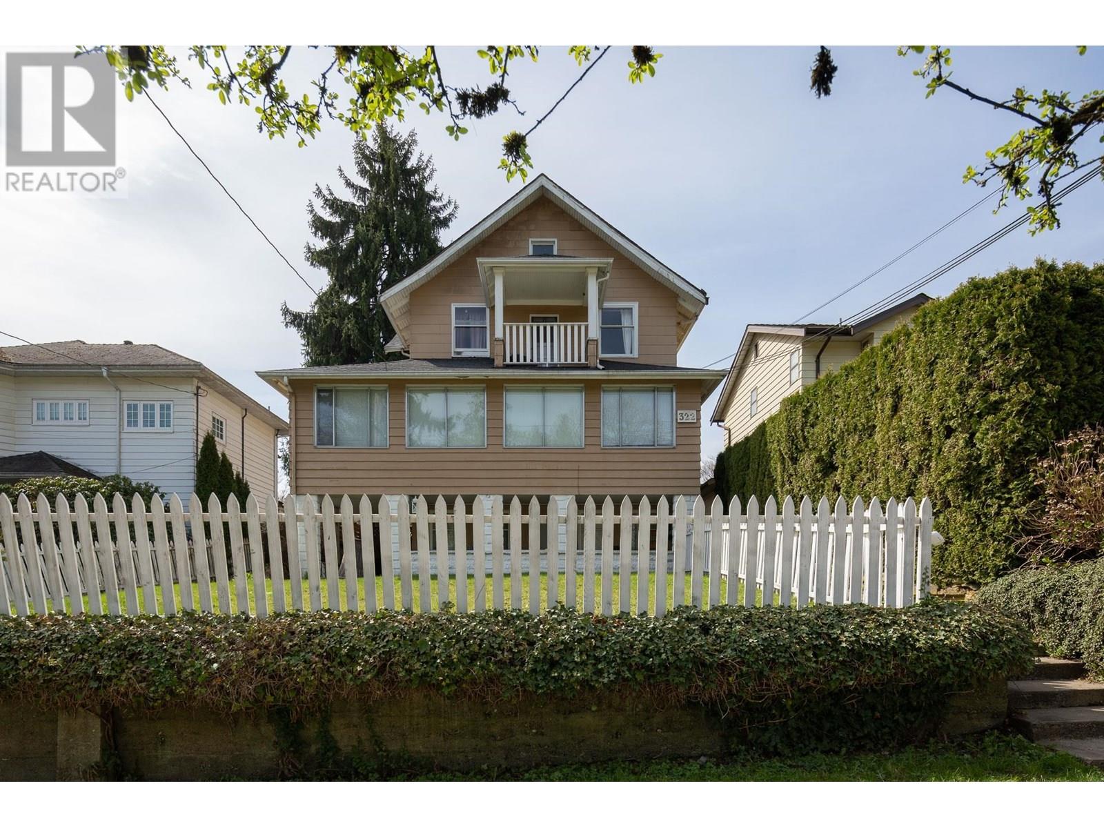Photo 13 of 322 First Street, New Westminster BC