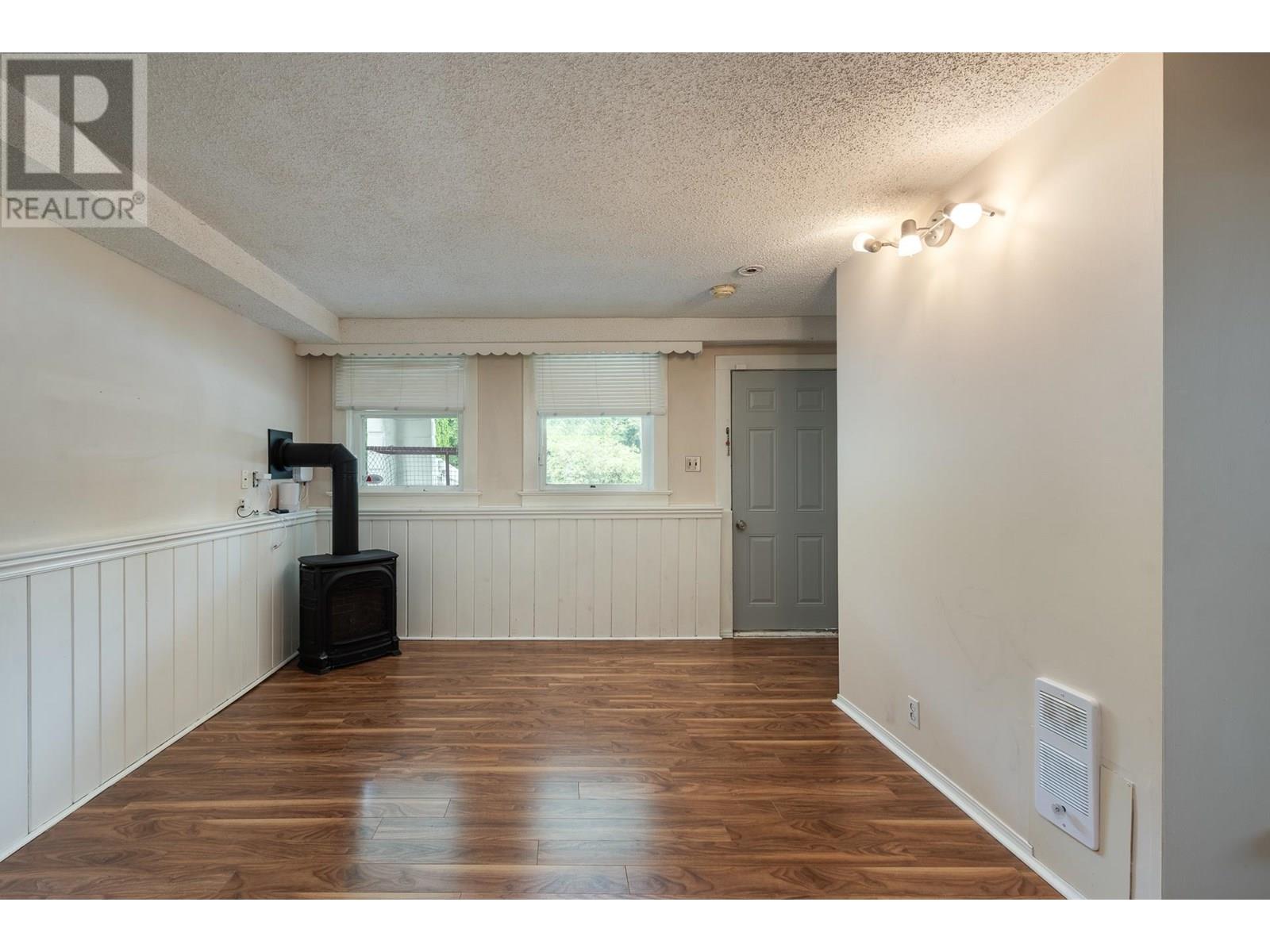 Photo 9 of 322 First Street, New Westminster BC