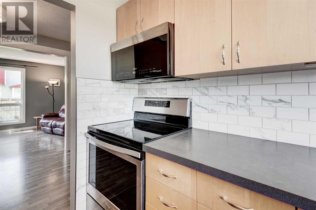 Single Family House for Sale in   Pensacola Crescent SE Penbrooke Meadows Calgary 