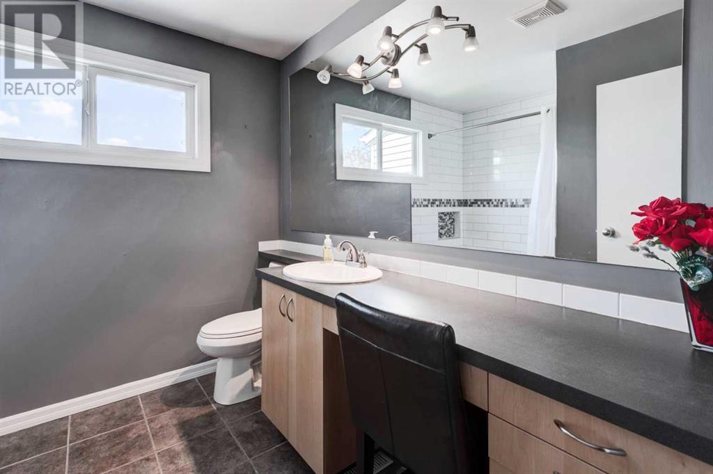 Single Family House for Sale in   Pensacola Crescent SE Penbrooke Meadows Calgary 