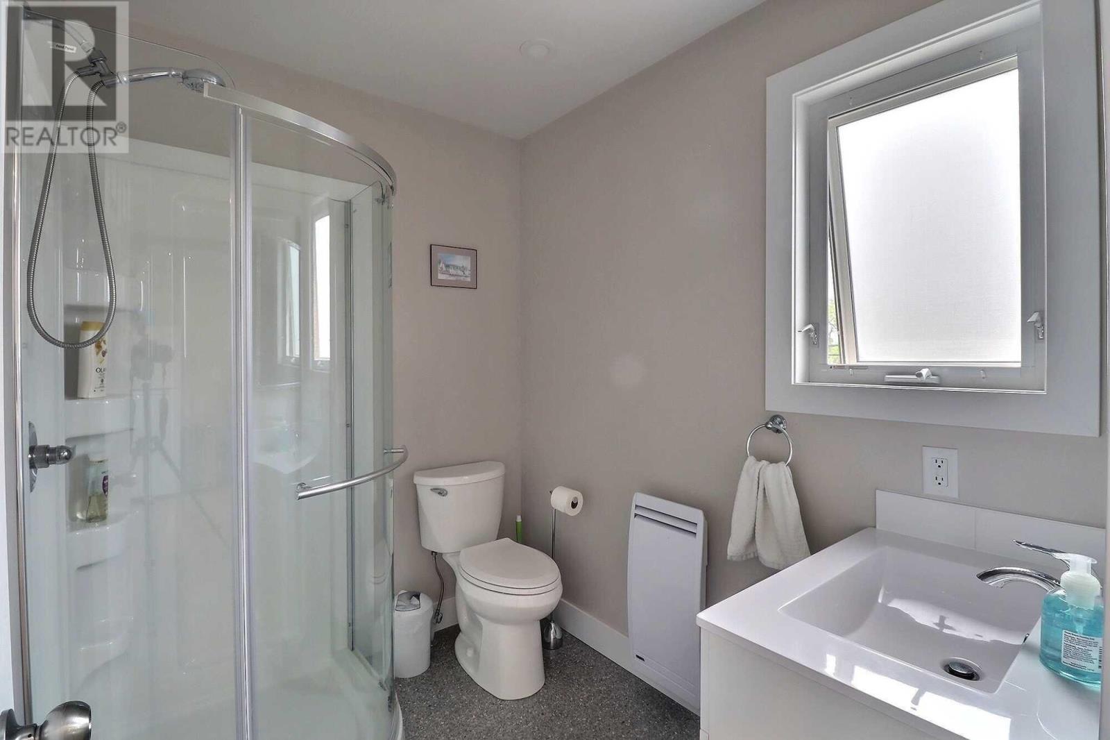 22 Maple Avenue - 12