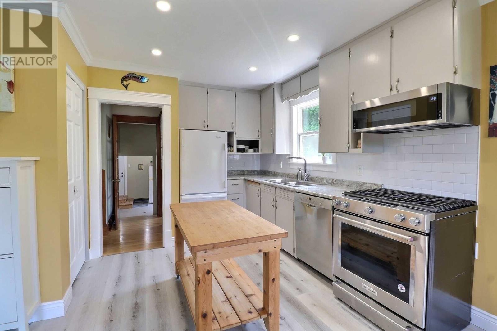22 Maple Avenue - 4