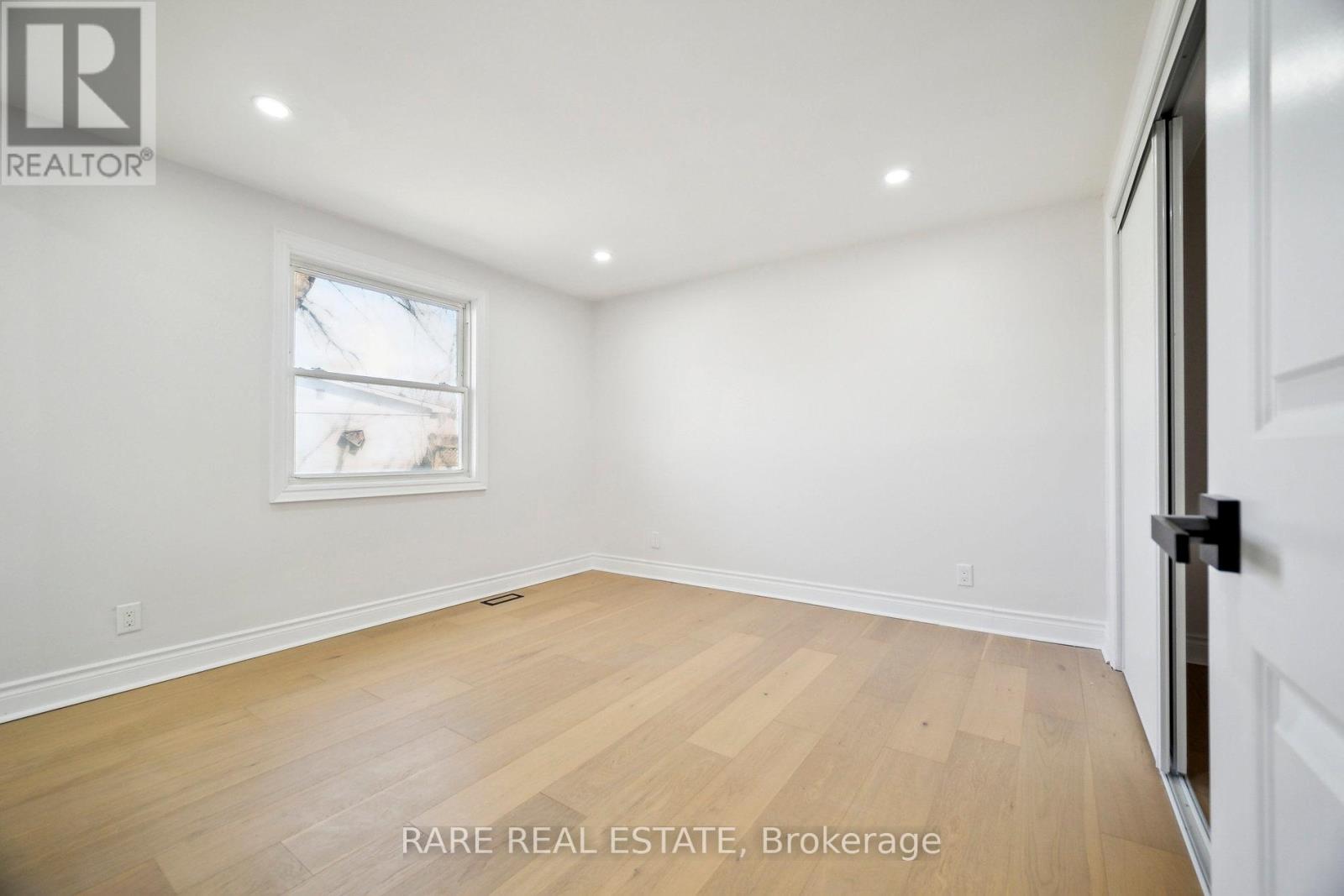 Photo 8 of 314 Laughton Crescent, Strathroycaradoc ON