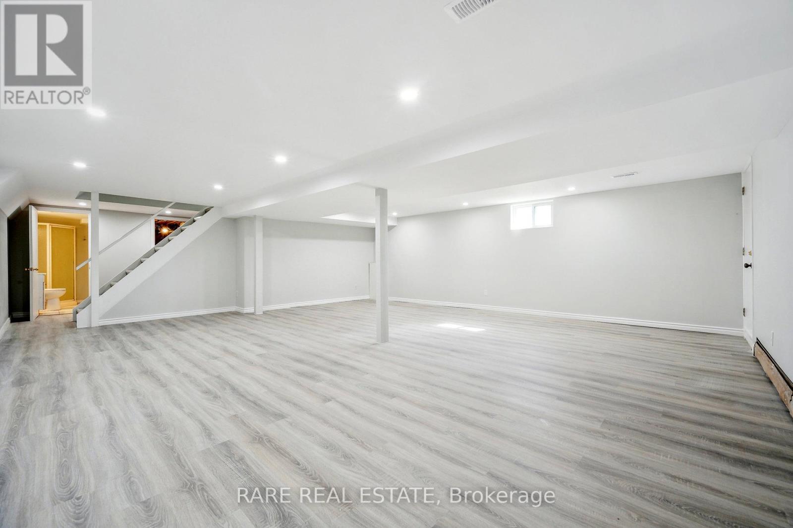 Photo 21 of 314 Laughton Crescent, Strathroycaradoc ON