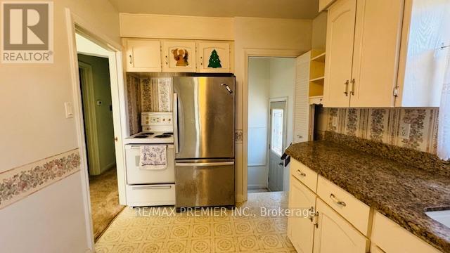 Photo 8 of 42 Gailmont Drive, Hamilton ON