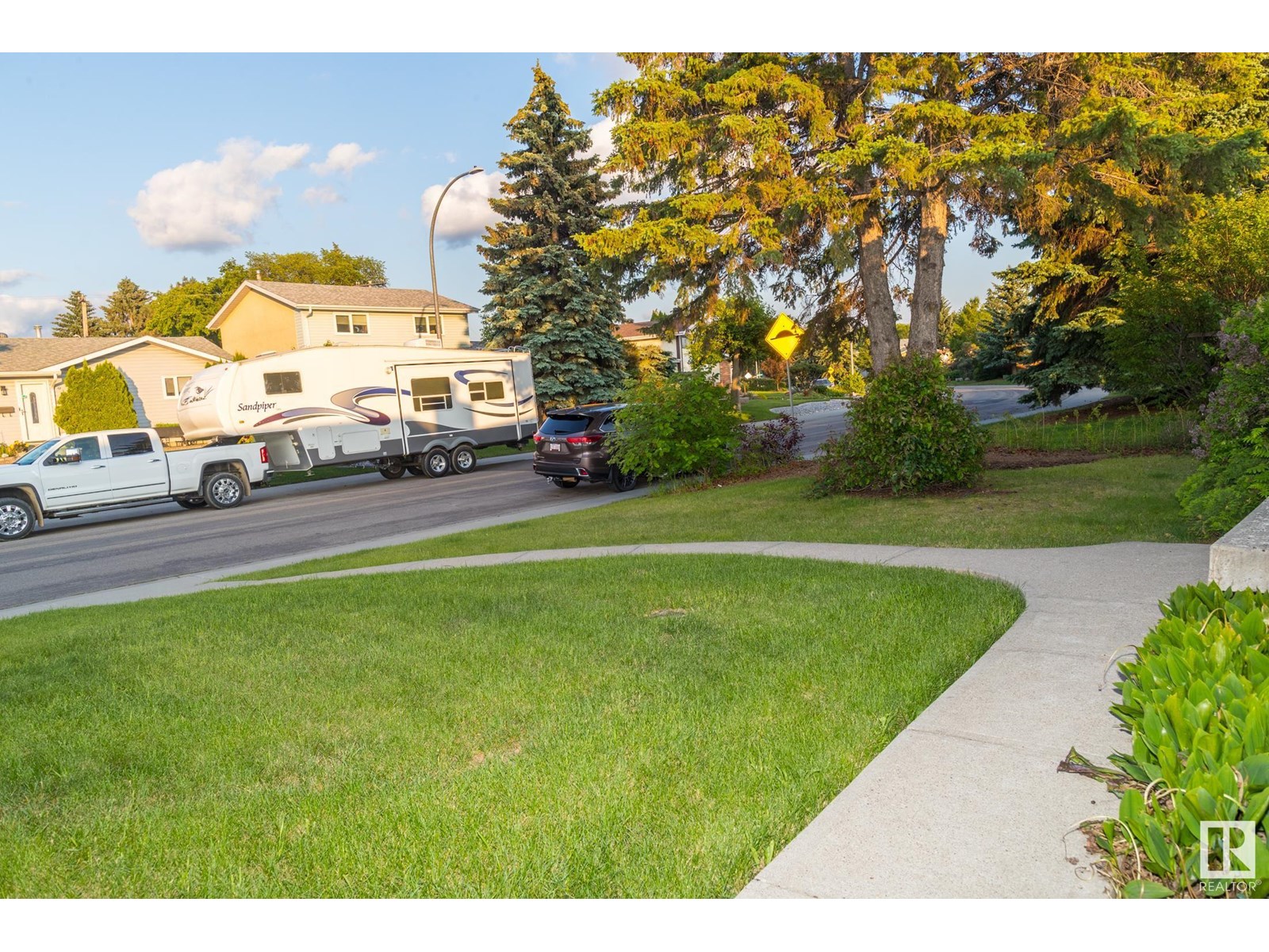 Photo 6 of 9322 168 St Nw, Edmonton AB