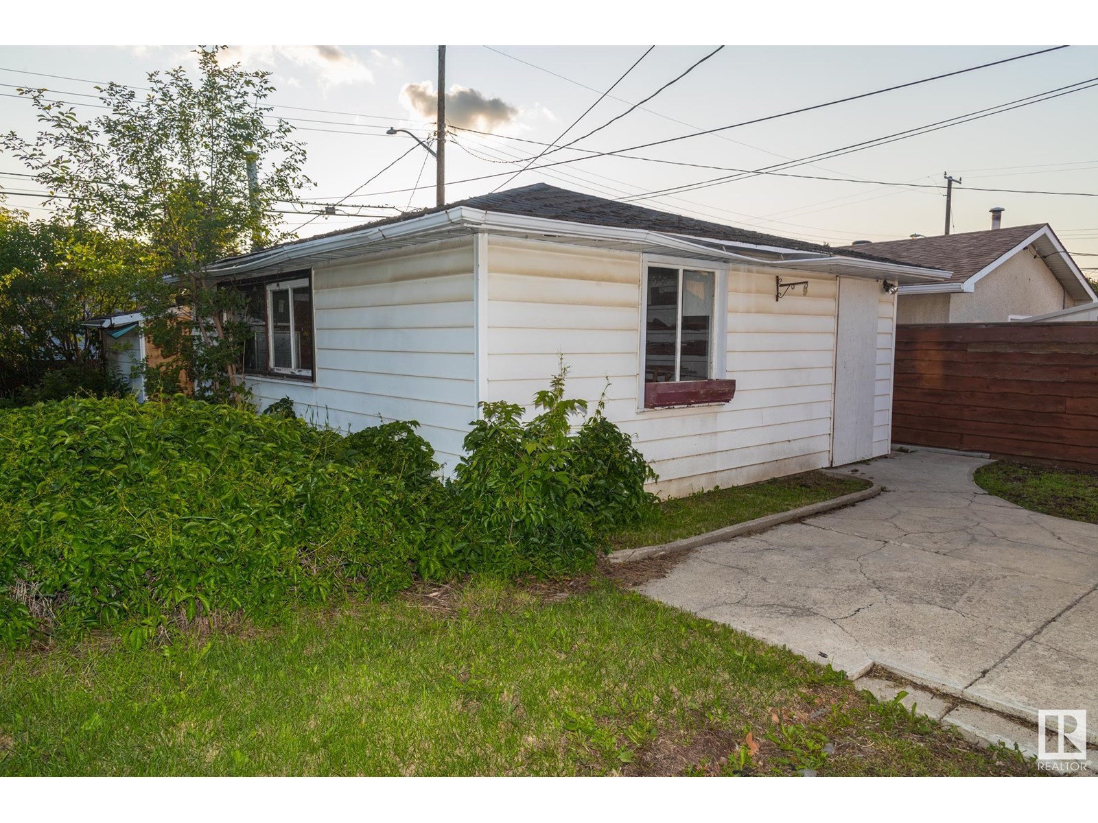 Photo 7 of 9322 168 St Nw, Edmonton AB
