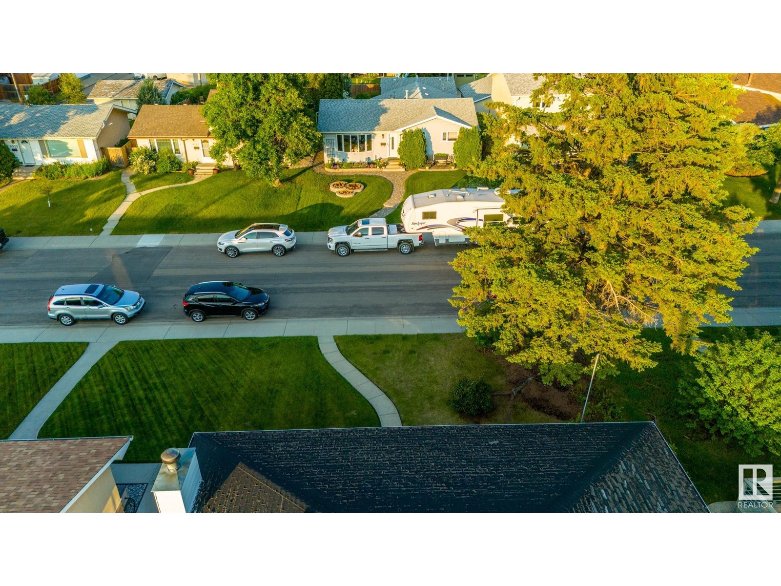 Photo 2 of 9322 168 St Nw, Edmonton AB